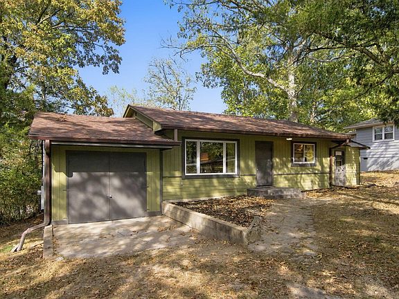 3rd image of 292 Lakeside Drive