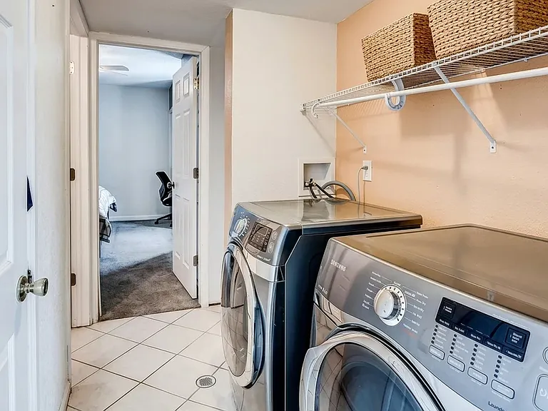 504 S Laredo Cir — Photo 17