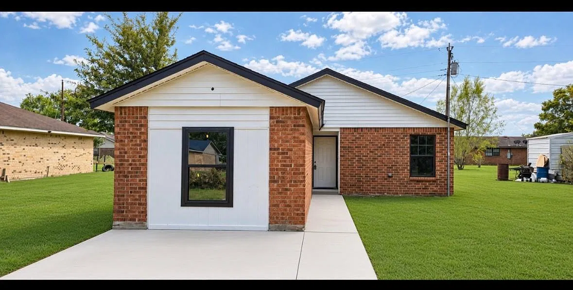 4 bed, 1.0 bath, 1273 sqft, $1,650 — Photo 1
