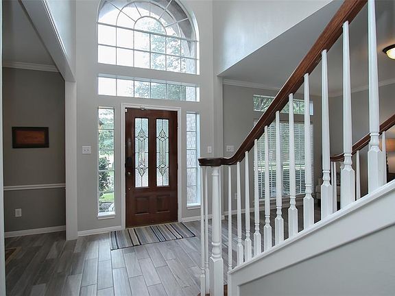Welcome to beautiful 11430 Lakewood Estates!