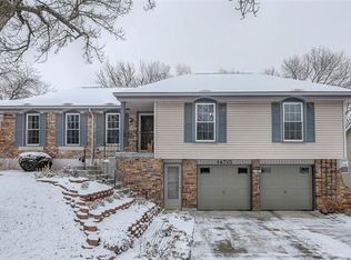 14715 S Murray Ln, Olathe, KS 66062