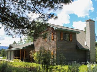 18 Pelican Pl, Cascade, ID 83611