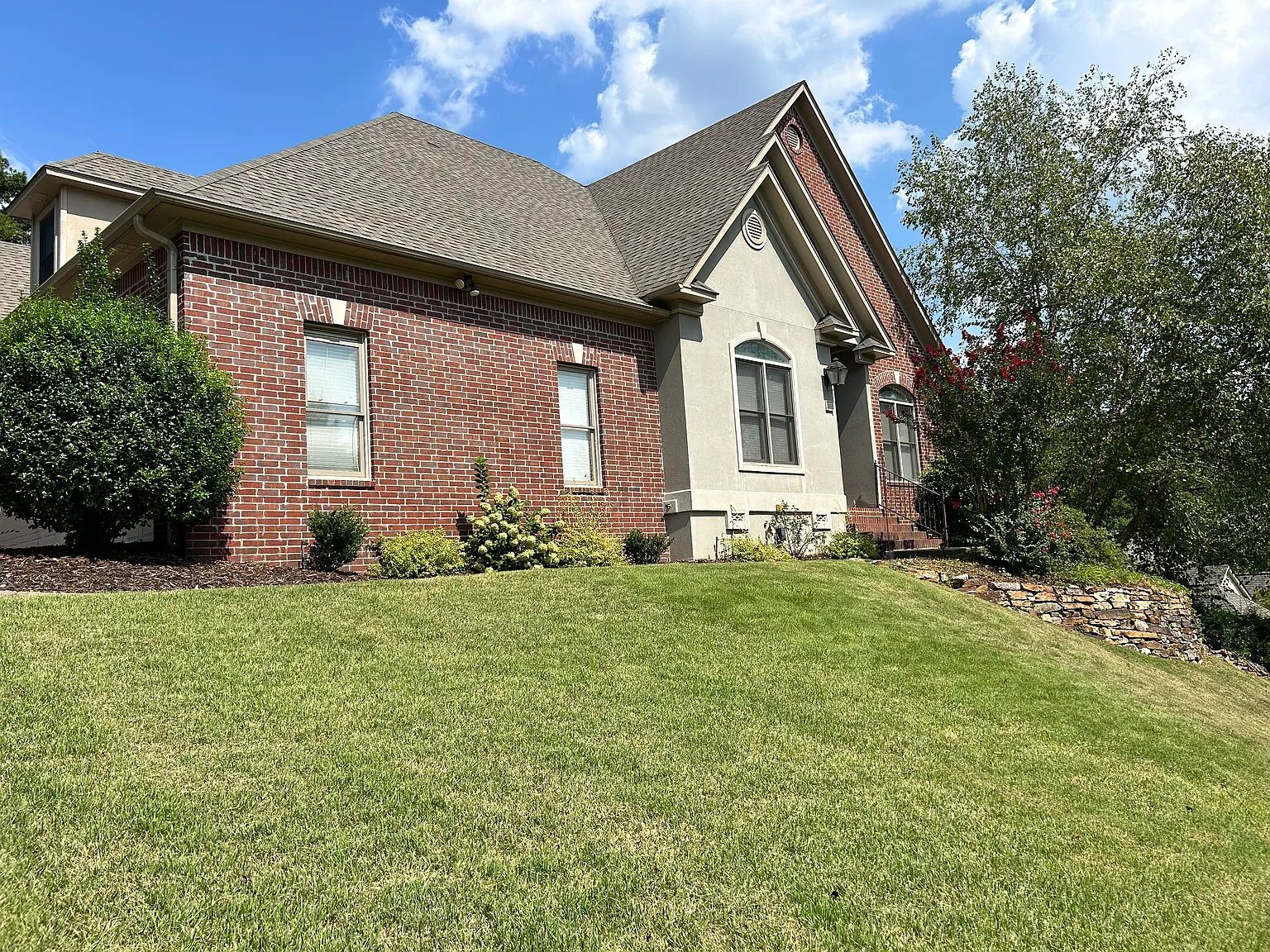 5 bed, 4334 sqft, $3,500 — Photo 2