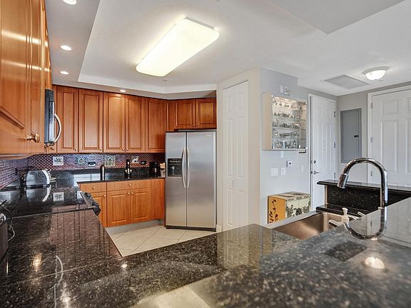 4th image of 2633 NE 14th Avenue #400