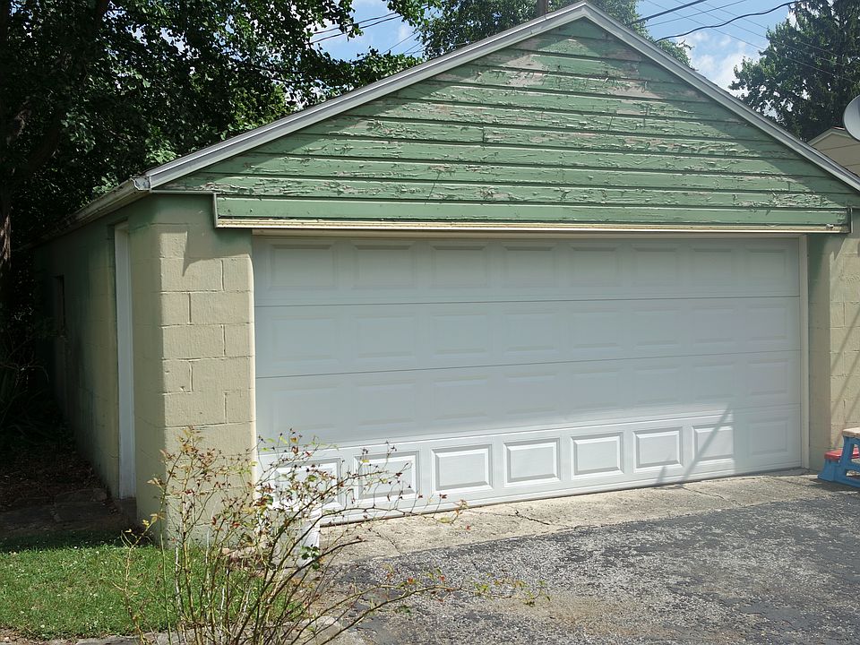 2nd image of 874 Stephen Dr W