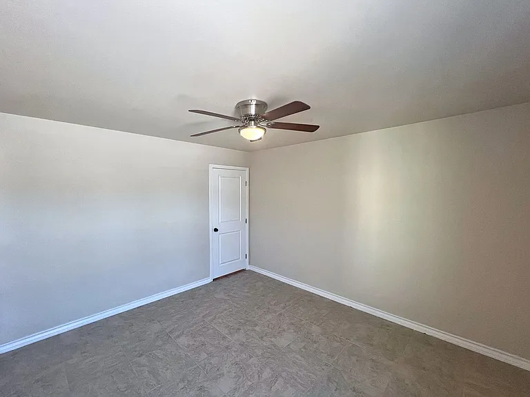 2904 E Lyon St — Photo 30