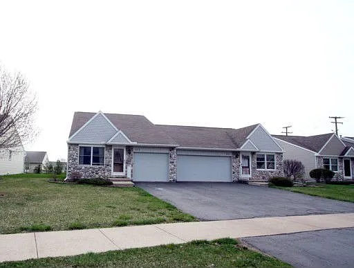 477 Stonehaven Ct photo 1