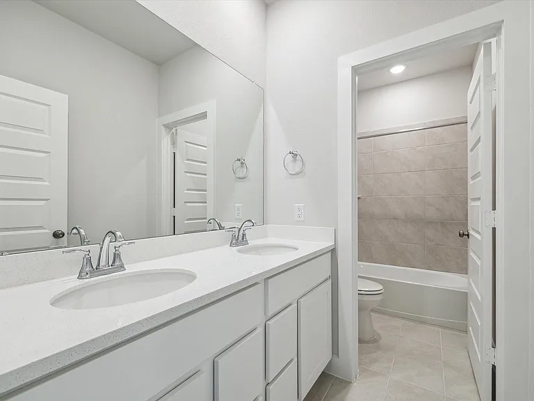 2418 Russet Forest Dr — Photo 32