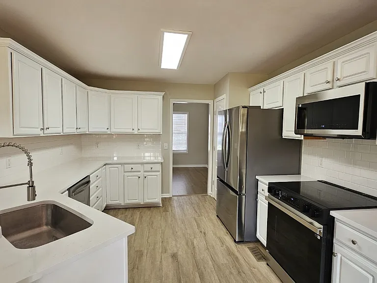 1032 Oakhall Dr — Photo 6