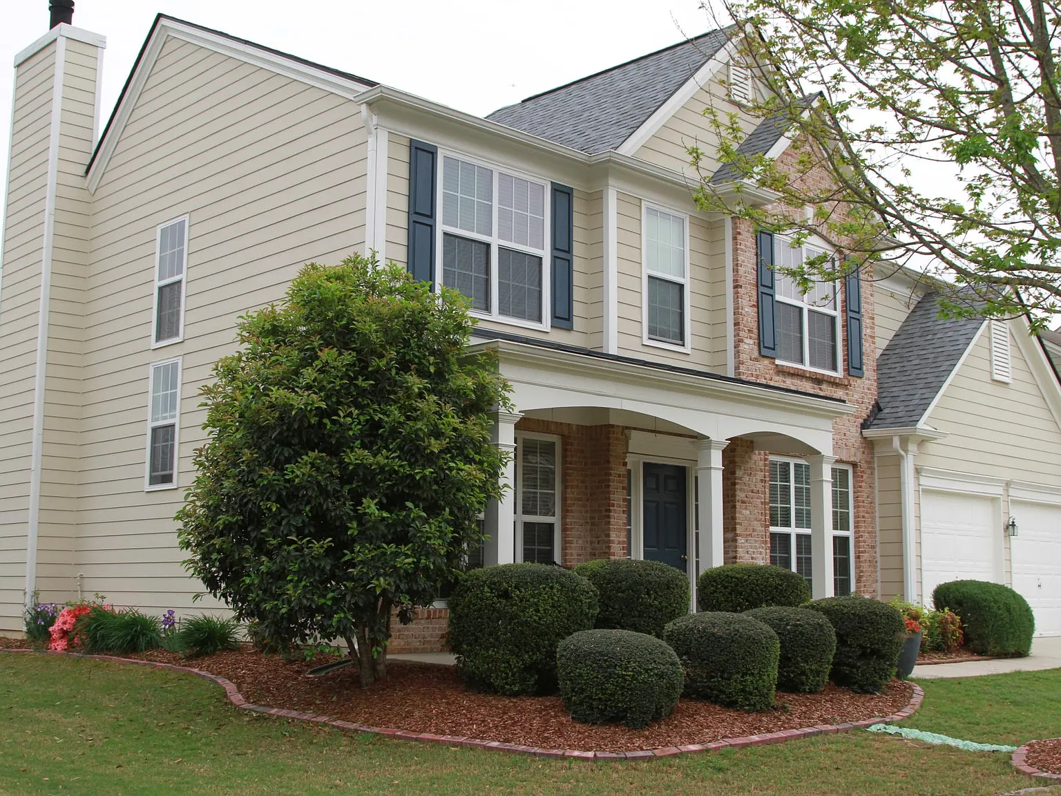 4 bed, 2.5 bath, 2288 sqft, $2,800 — Photo 2