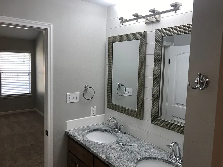 517 Molly Ln — Photo 21
