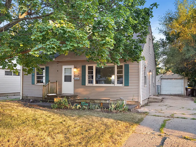 2412 Midway Dr — Photo 1