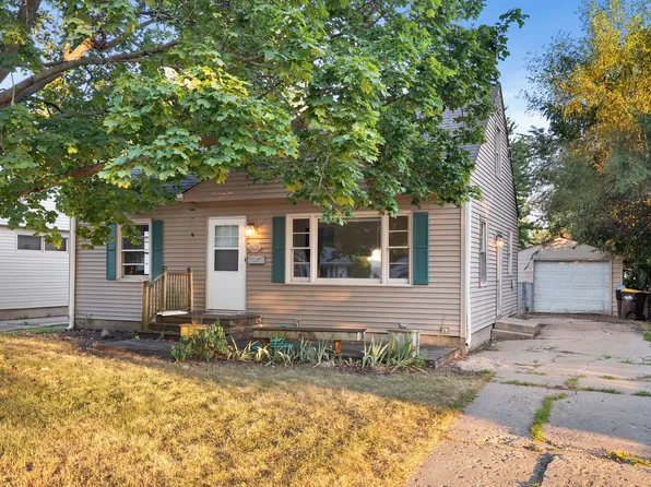 2412 Midway Dr, Rockford, IL 61103