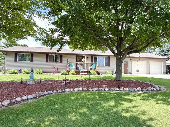110 N Seigel St, Lostant, IL 61334