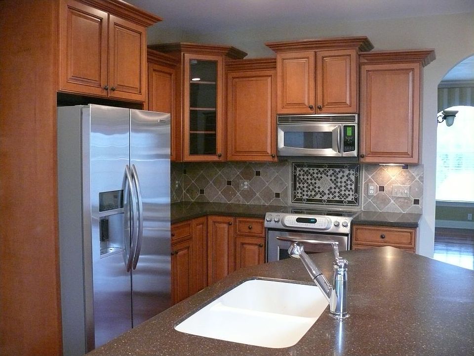 1st image of 404 Scarlet Dr