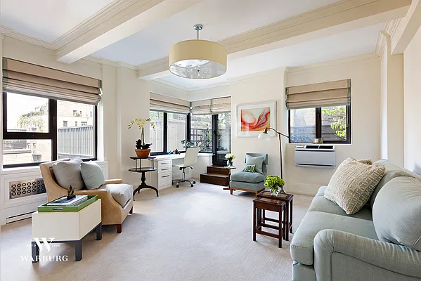 Sold by Warburg | media 9