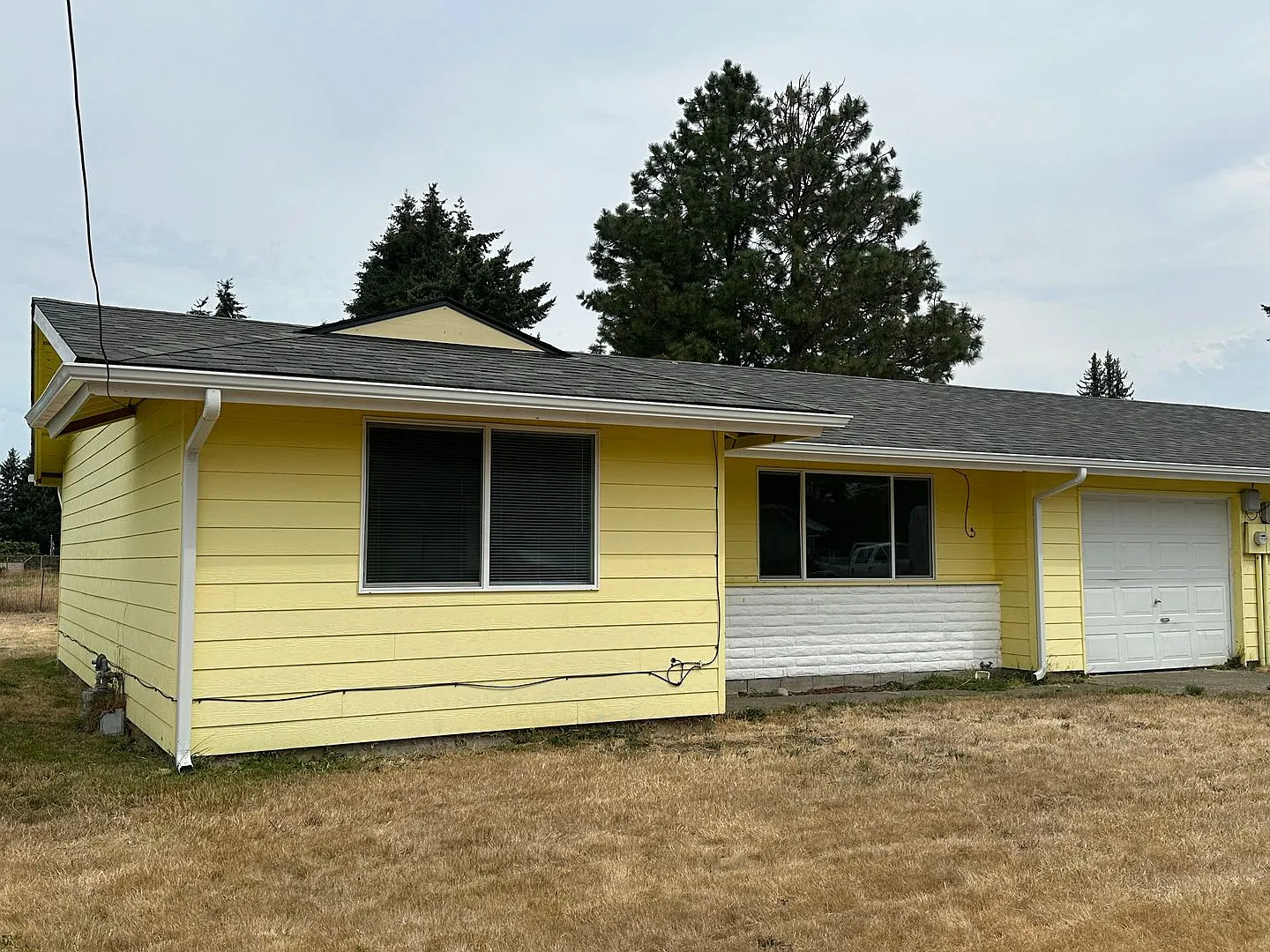 2-Bedroom Duplex with Garage Close to JBLM & Olympia — Photo 2