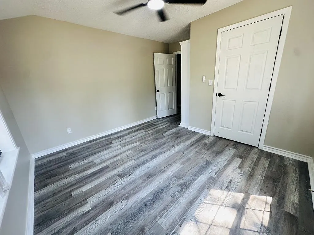1027 Jefferson St — Photo 4