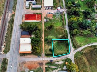 123 S 2nd St, Wallis, TX 77485