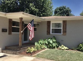 1043 E Edgewood St, Springfield, MO 65807