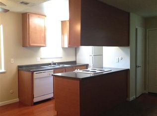 441 W Alamos Ave APT 4, Clovis, CA 93612