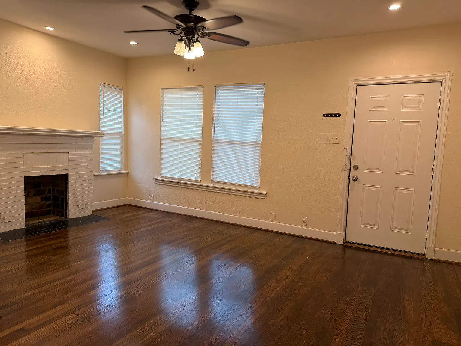 1 bed, 928 sqft, $1,545 — Photo 2
