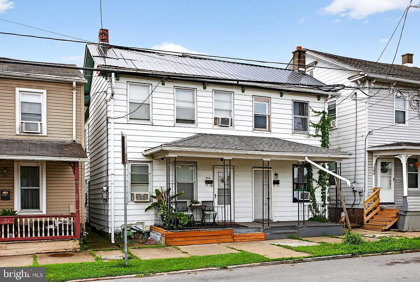 552 E Front St photo 1