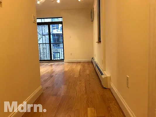 Rented by Mdrn Residential | media 13