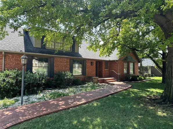 6610 Trenton Rd, Nichols Hills, OK 73116