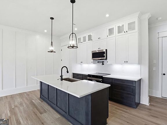 5th image of 43 Peony St