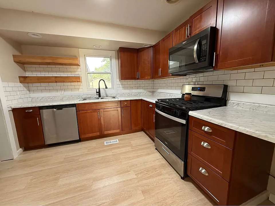 2 bed, 1040 sqft, $1,100 — Photo 2
