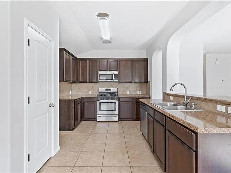 4549 Tiddle Ln — Photo 7