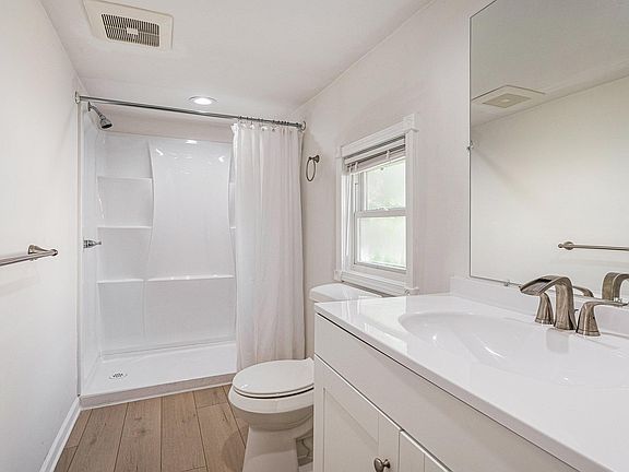 2nd image of 948 Bates St SE #1