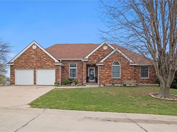 1704 Jayhawk Dr, Atchison, KS 66002