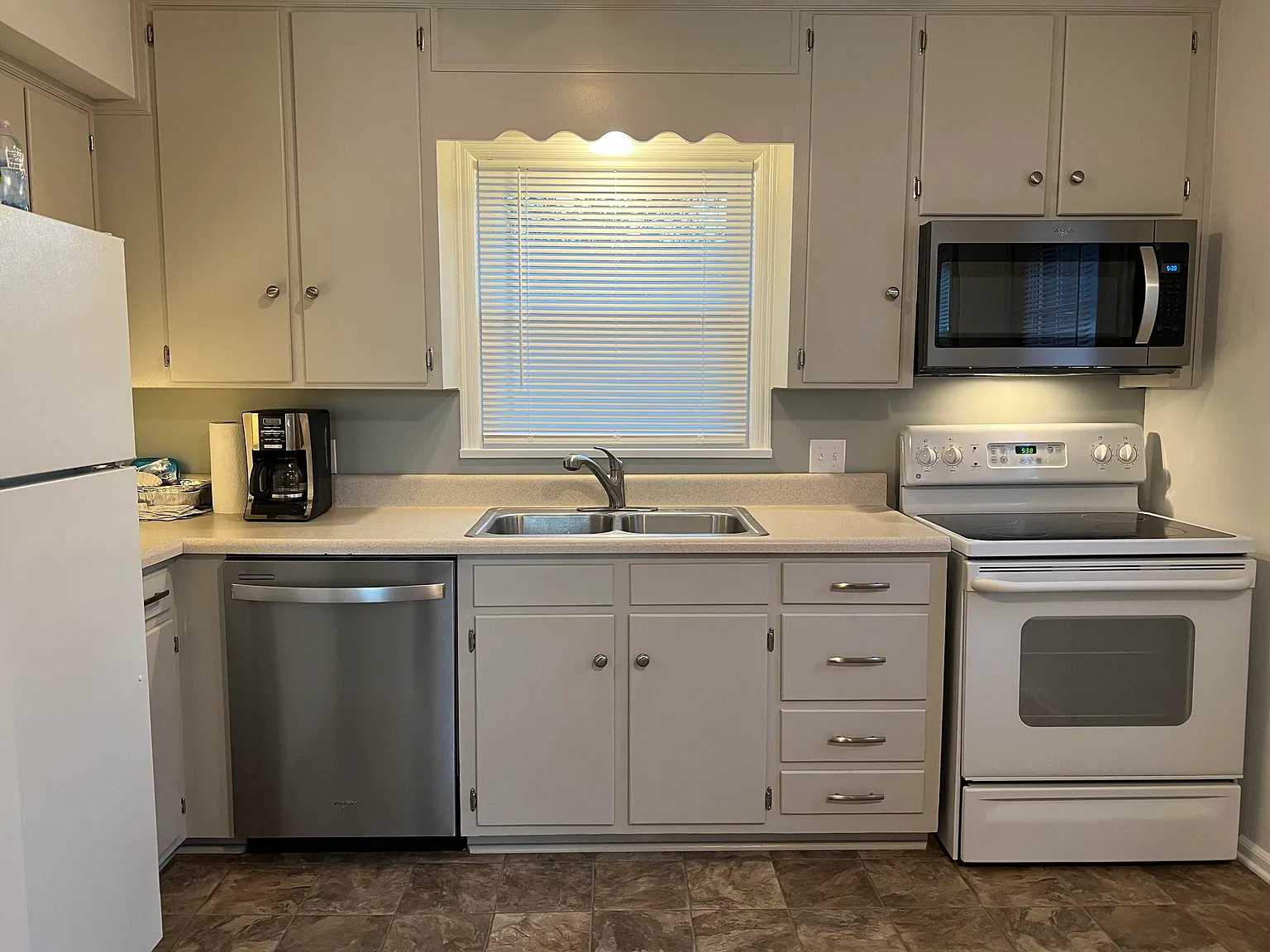 2 bed, 1.5 bath, 1050 sqft, $1,400 — Photo 4