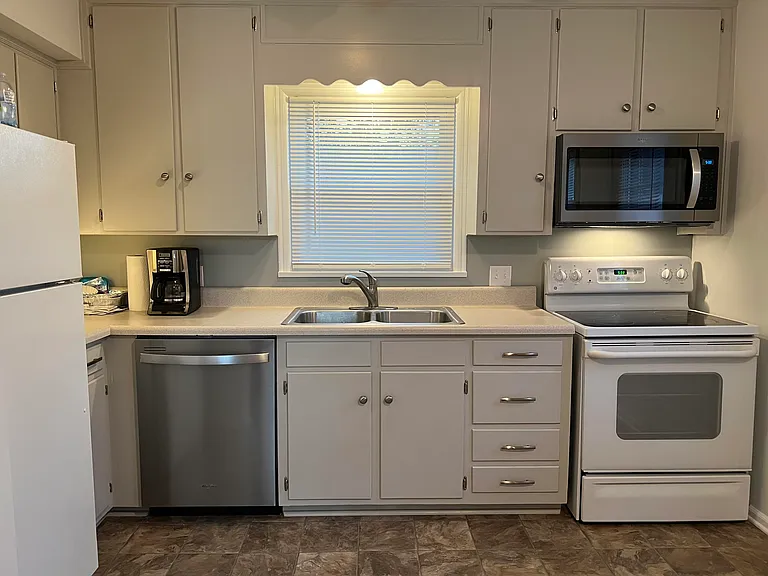 501 Poplar Ave — Photo 4