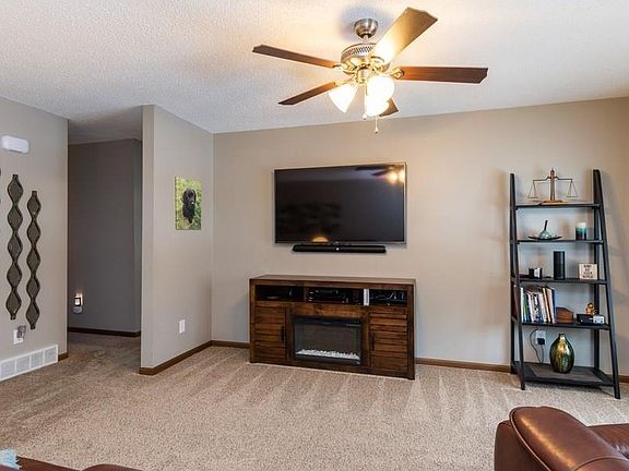 5th image of 145 Bayberry Ln