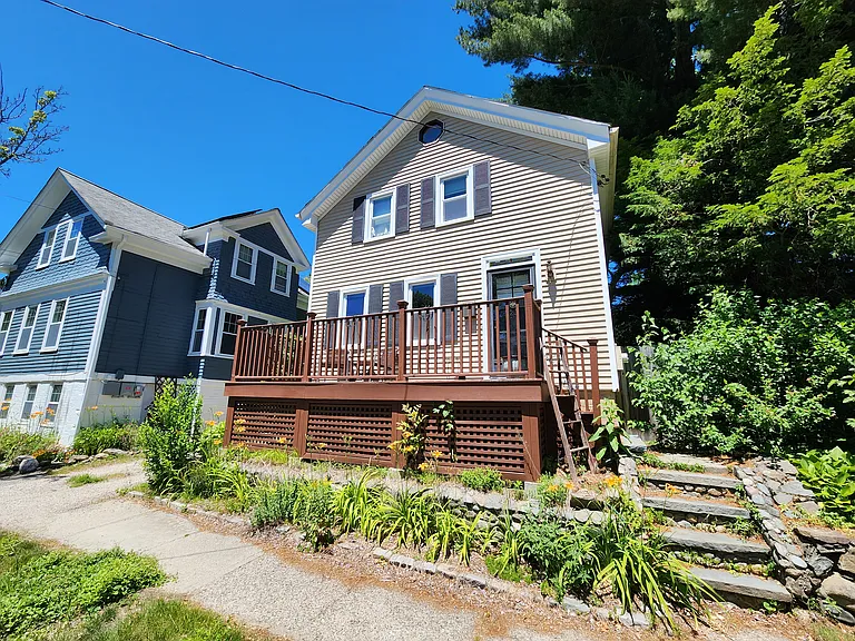 20 Lincoln Ave — Photo 1