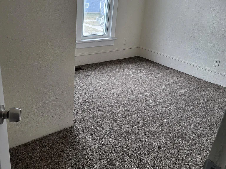 921 Hancock St — Photo 12
