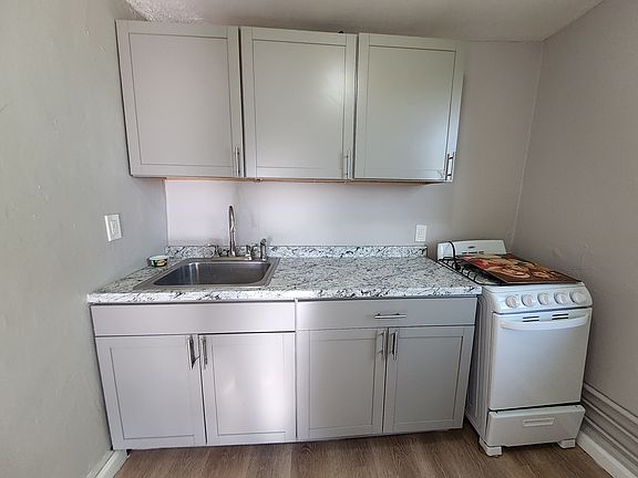 5th image of 59 Van Ness St APT 1