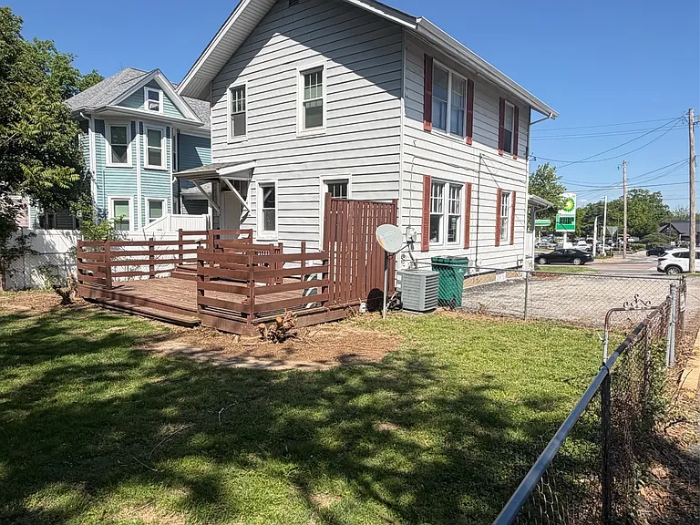437 S Elm Ave — Photo 11
