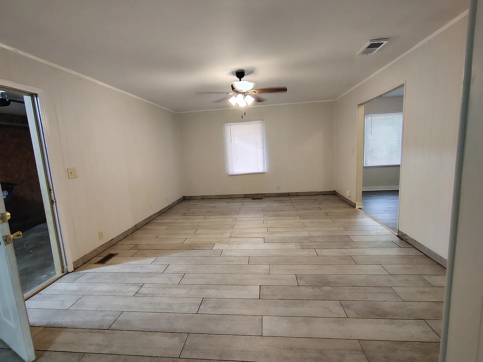 3 bed, 1272 sqft, $1,385 — Photo 4