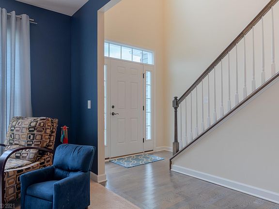 3rd image of 625 Dewdrop Ln NW