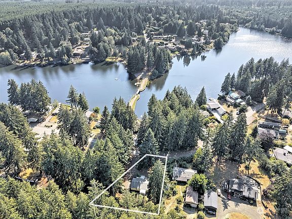 3rd image of 421 SE Crescent Drive