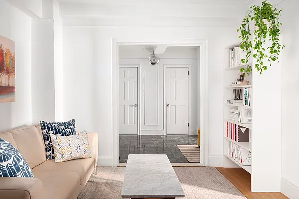 Rented by SERHANT. | media 9