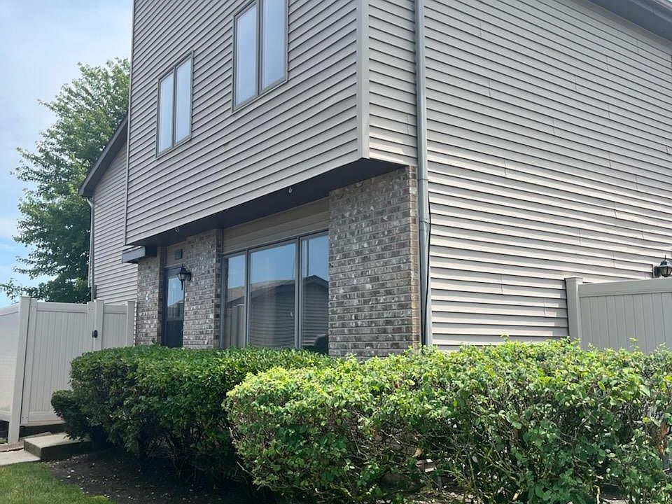 Front of house, front door faces the driveway