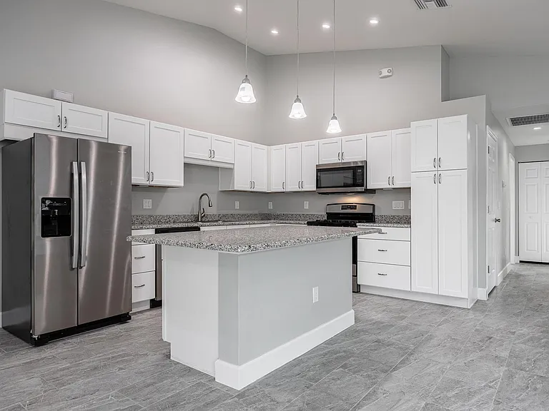 184 Broward Ave — Photo 15