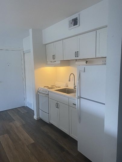 1st image of 1440 Meadowview Dr #11343848