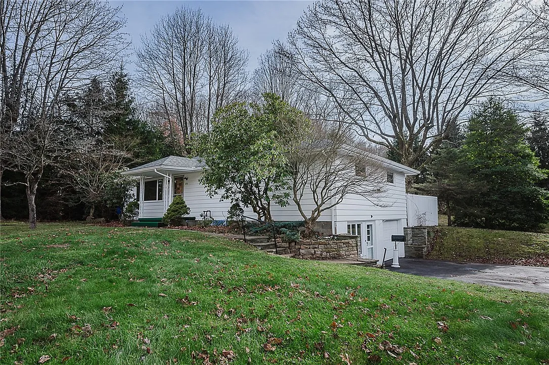 896 Fairman Ave photo 1