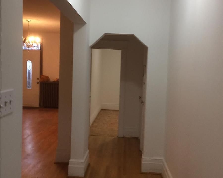 2nd image of 876 Broadview Ave